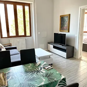 https://enzo.italymilanhotels.net